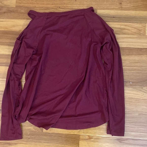 Gaze USA Women’s Burgundy Cold Shoulder Top Size M - Picture 6 of 6